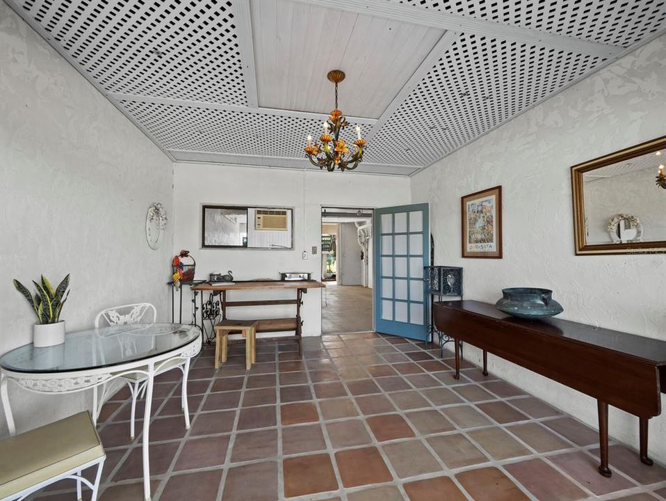 待售: $750,000 (2 贝兹, 2 浴室, 1350 平方英尺)