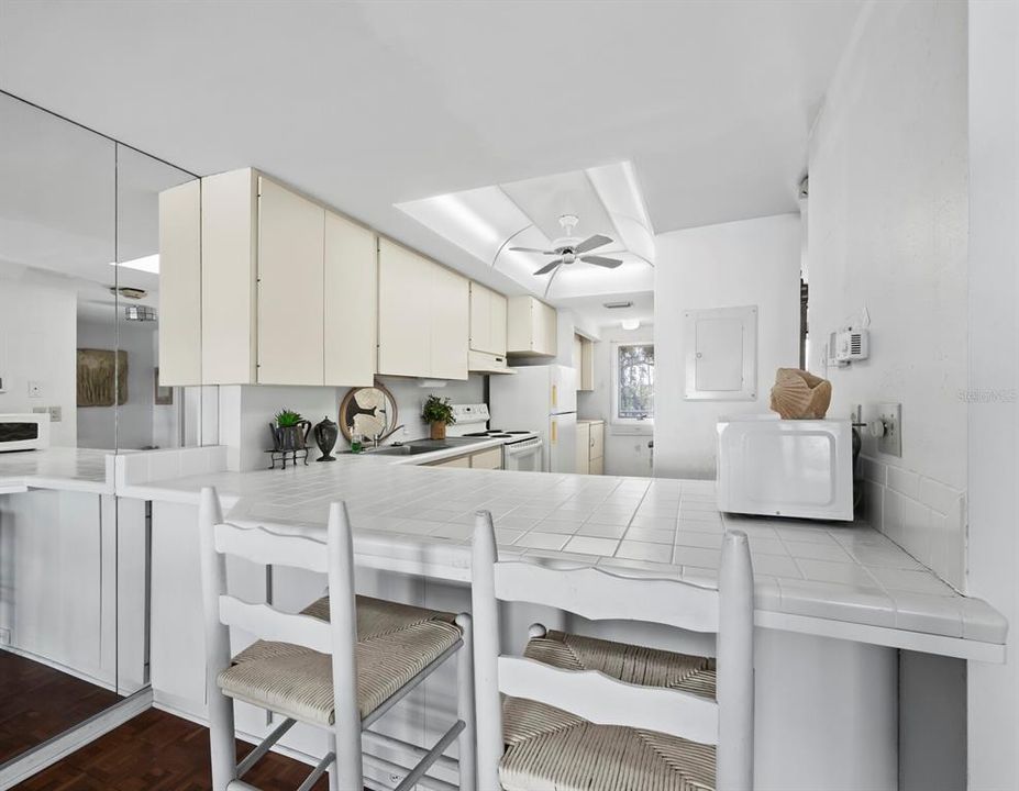 待售: $750,000 (2 贝兹, 2 浴室, 1350 平方英尺)