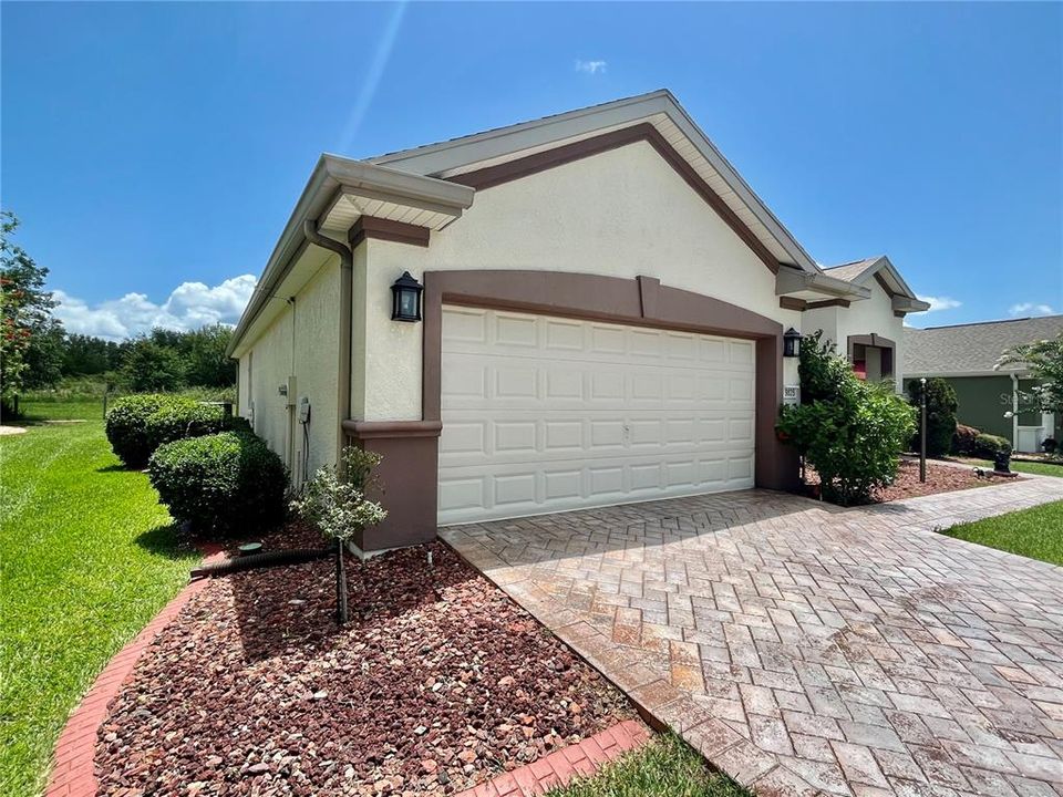 合同活跃: $359,000 (2 贝兹, 2 浴室, 1870 平方英尺)