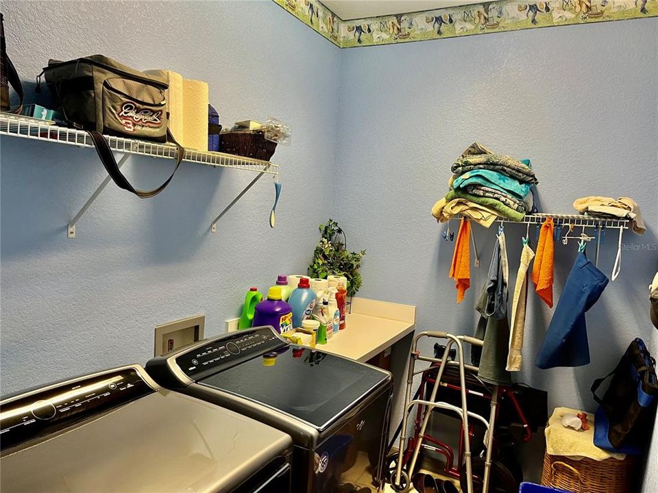 合同活跃: $359,000 (2 贝兹, 2 浴室, 1870 平方英尺)