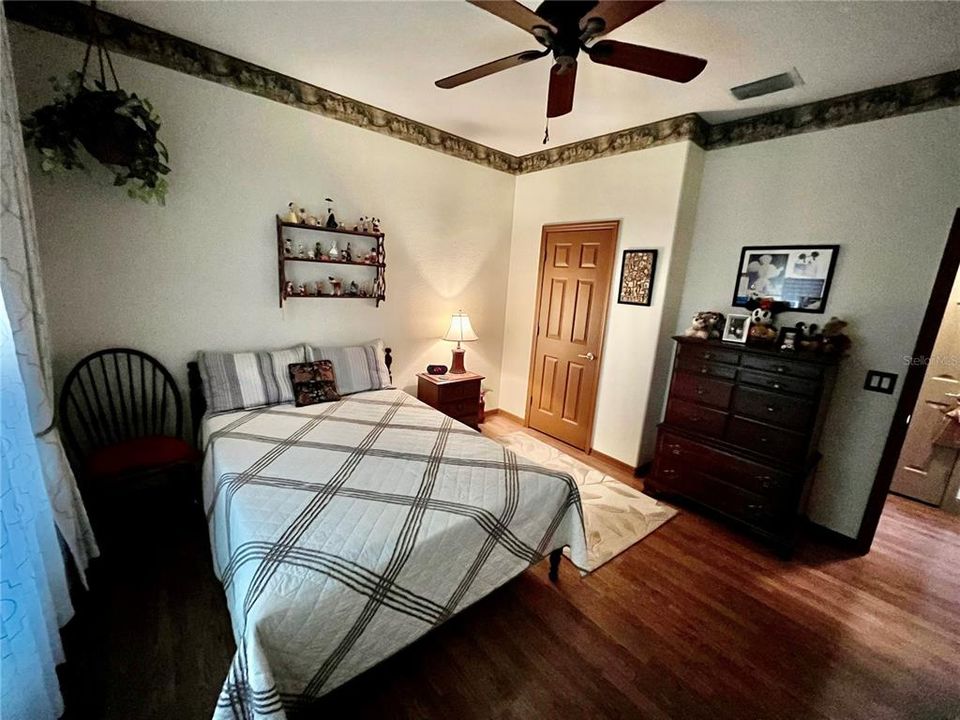 合同活跃: $359,000 (2 贝兹, 2 浴室, 1870 平方英尺)