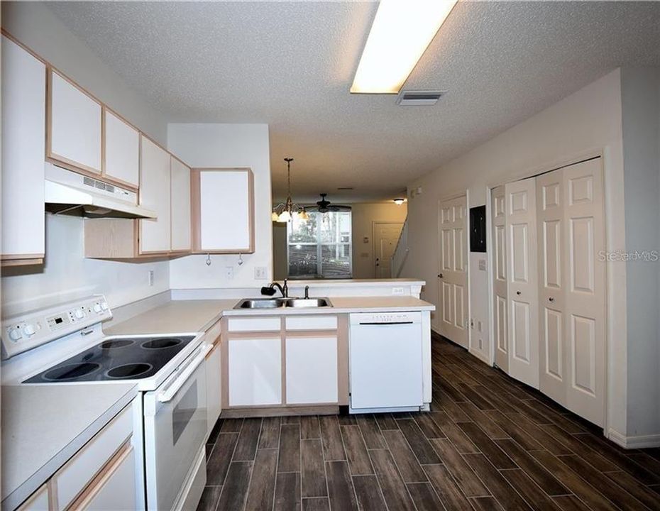 For Rent: $1,600 (2 beds, 2 baths, 1035 Square Feet)