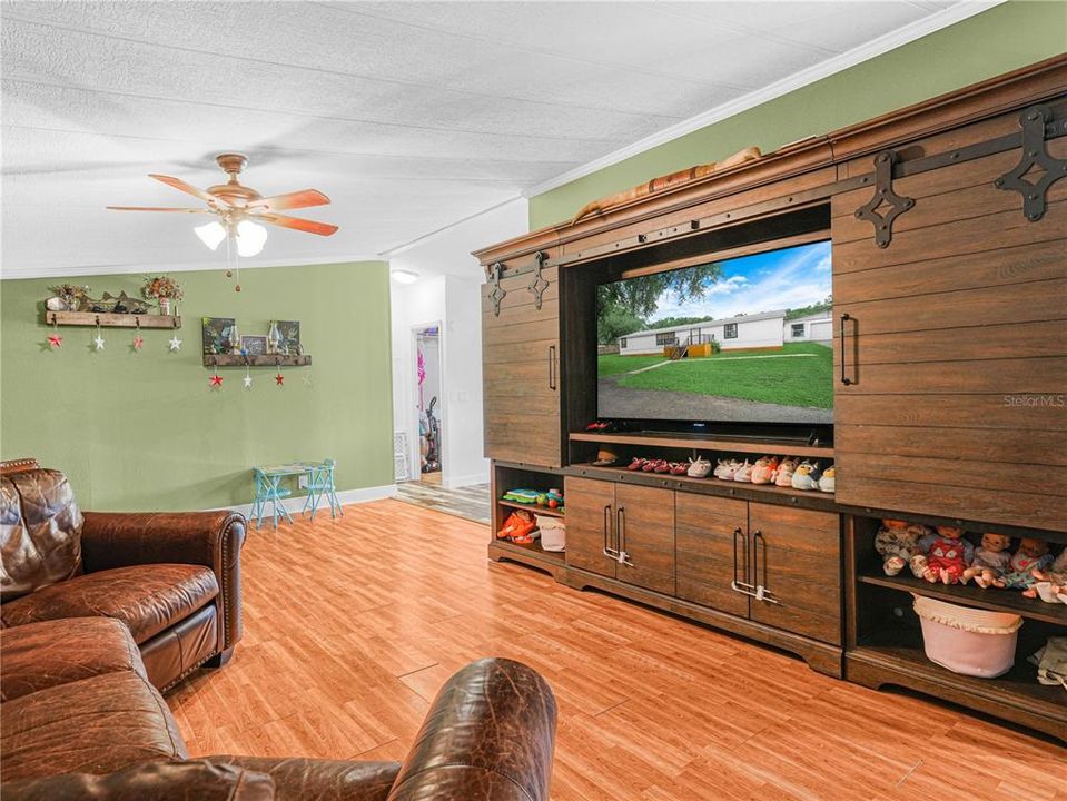 For Sale: $315,000 (4 beds, 2 baths, 1782 Square Feet)