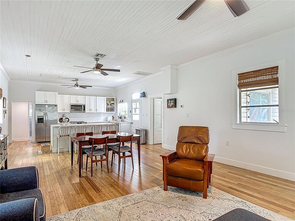 En Venta: $539,000 (4 camas, 3 baños, 1990 Pies cuadrados)