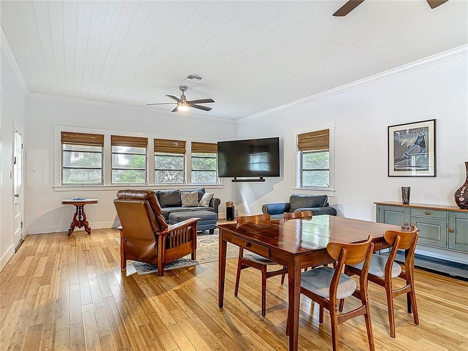 En Venta: $539,000 (4 camas, 3 baños, 1990 Pies cuadrados)