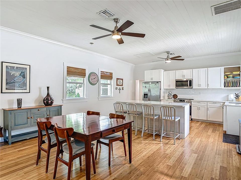 En Venta: $539,000 (4 camas, 3 baños, 1990 Pies cuadrados)