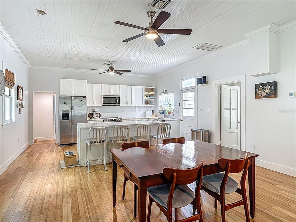 En Venta: $539,000 (4 camas, 3 baños, 1990 Pies cuadrados)