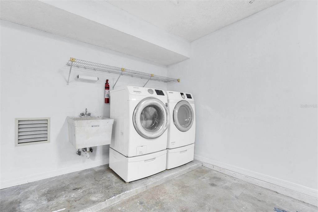 На продажу: $409,000 (3 спален, 2 ванн, 1628 Квадратных фут)