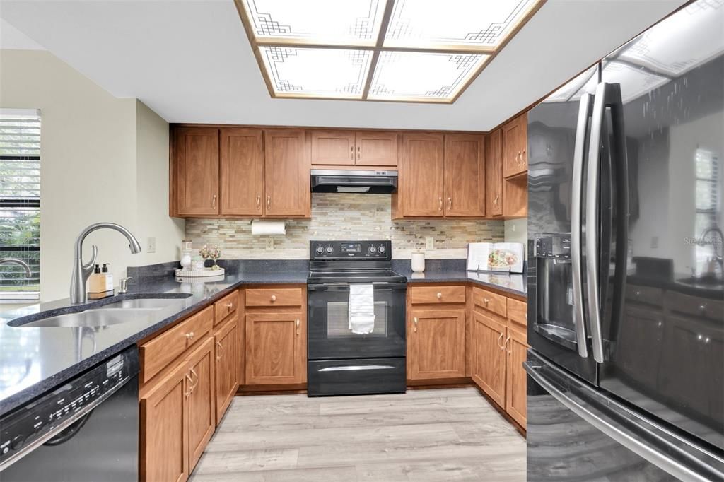 На продажу: $409,000 (3 спален, 2 ванн, 1628 Квадратных фут)