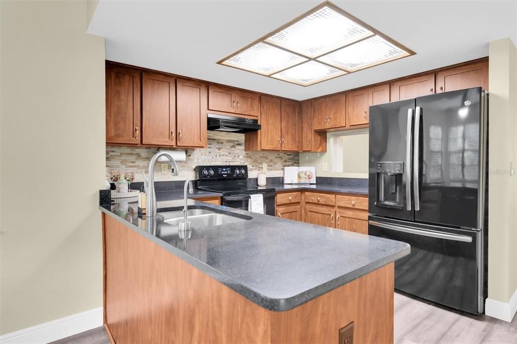 На продажу: $409,000 (3 спален, 2 ванн, 1628 Квадратных фут)