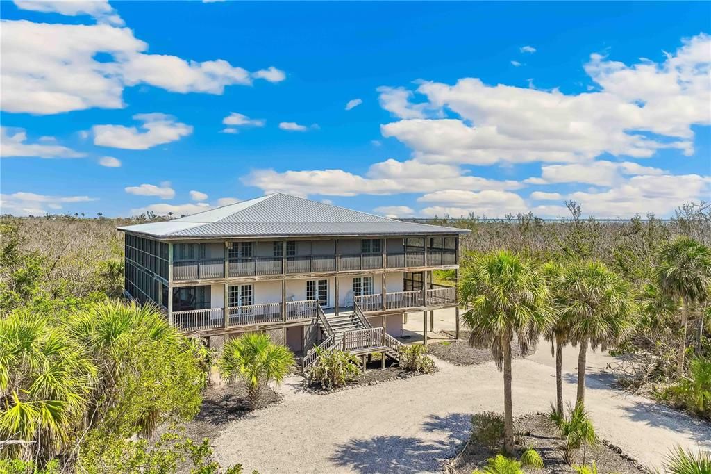 For Sale: $2,900,000 (4 beds, 3 baths, 4608 Square Feet)