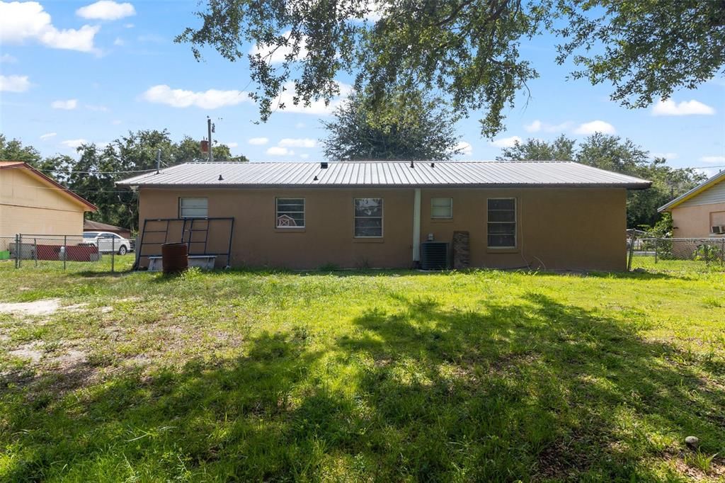 Active With Contract: $249,900 (3 beds, 1 baths, 984 Square Feet)