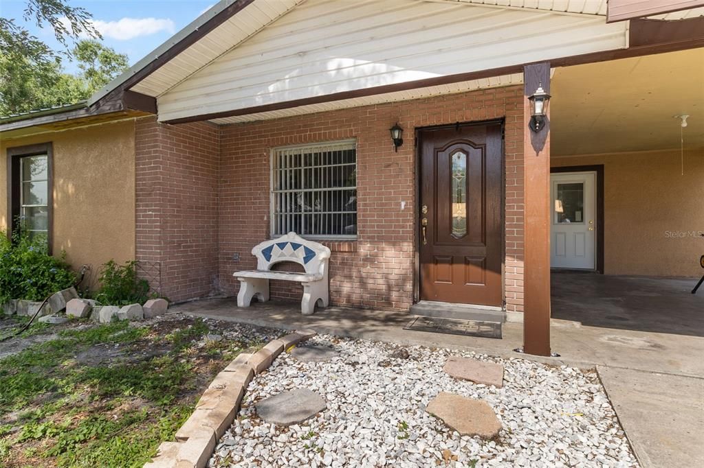 Active With Contract: $249,900 (3 beds, 1 baths, 984 Square Feet)