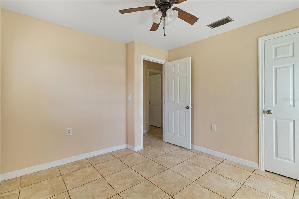 Active With Contract: $249,900 (3 beds, 1 baths, 984 Square Feet)