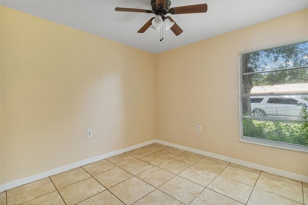 Active With Contract: $249,900 (3 beds, 1 baths, 984 Square Feet)