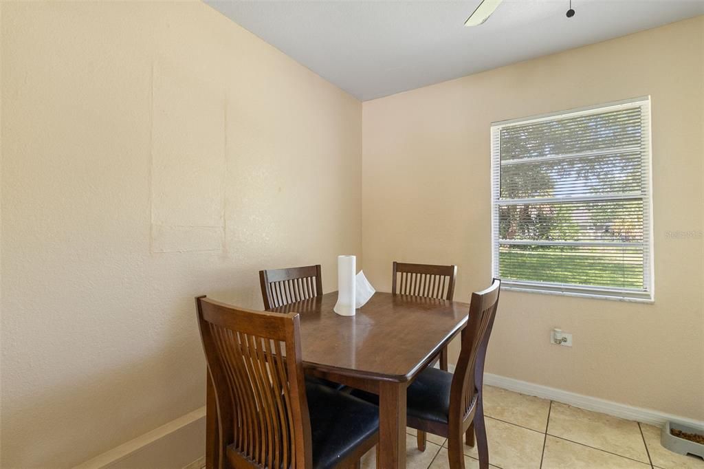 Active With Contract: $249,900 (3 beds, 1 baths, 984 Square Feet)