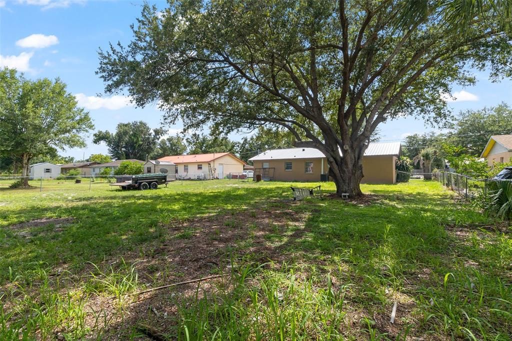 Active With Contract: $249,900 (3 beds, 1 baths, 984 Square Feet)