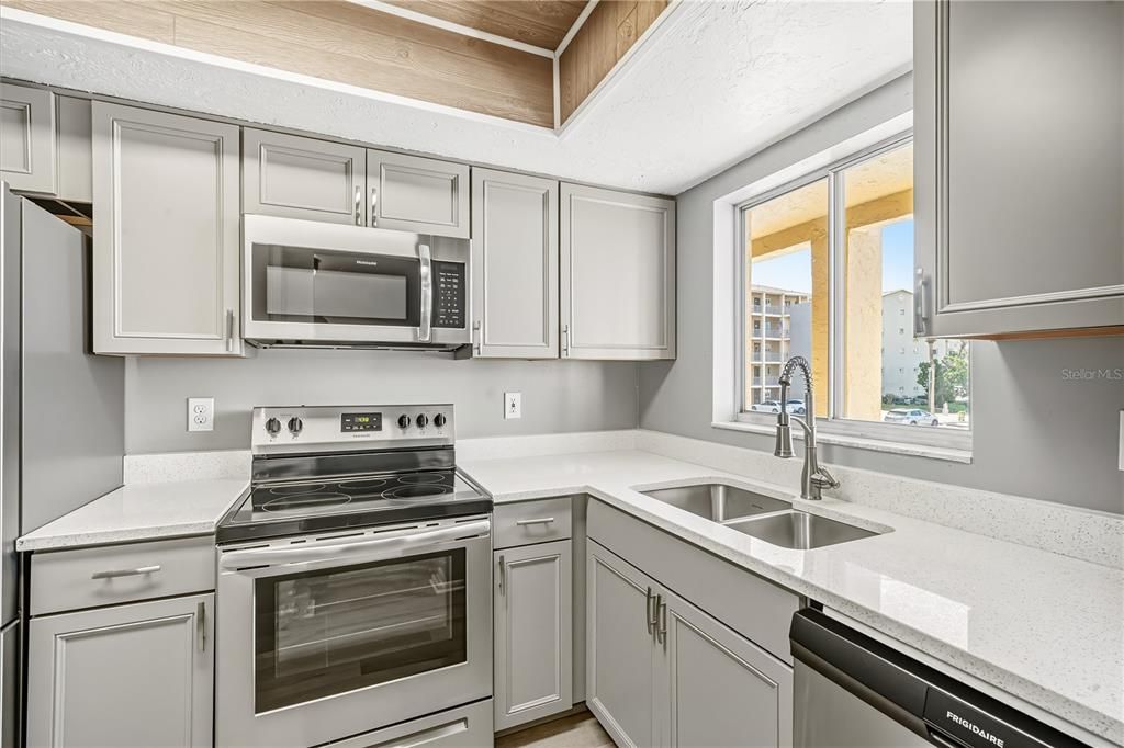 В аренду: $1,150 (2 спален, 1 ванн, 960 Квадратных фут)