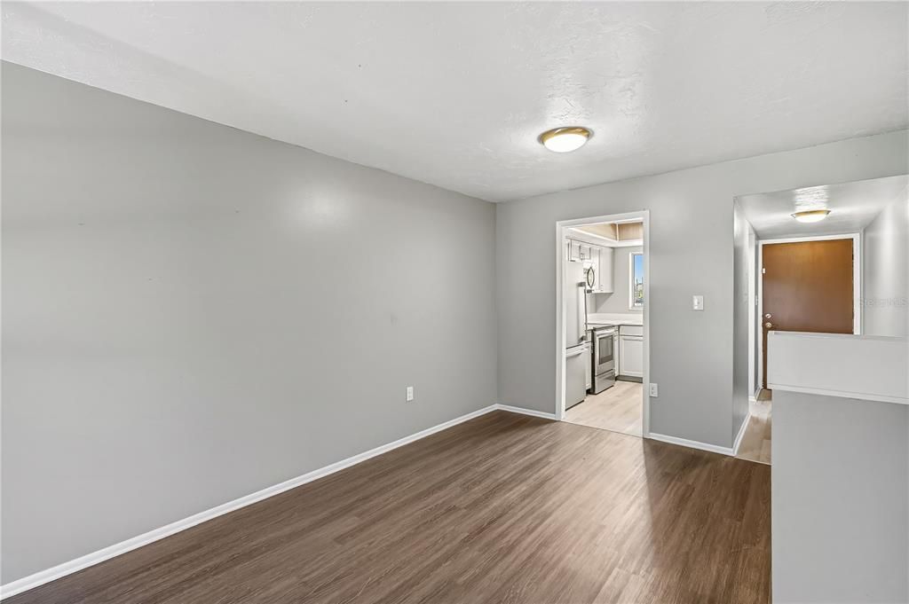 В аренду: $1,150 (2 спален, 1 ванн, 960 Квадратных фут)