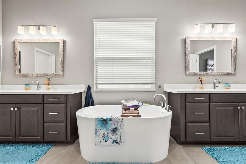 For Sale: $1,305,000 (4 beds, 3 baths, 2927 Square Feet)