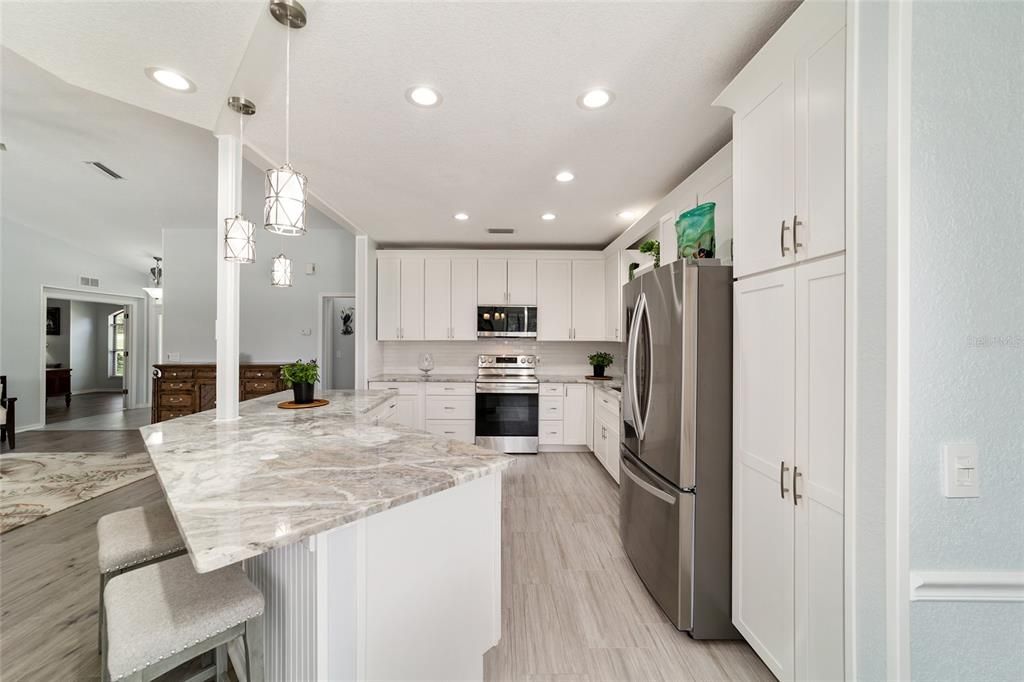 合同活跃: $392,000 (3 贝兹, 2 浴室, 1875 平方英尺)