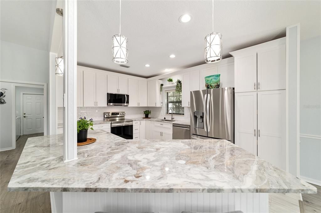 合同活跃: $392,000 (3 贝兹, 2 浴室, 1875 平方英尺)