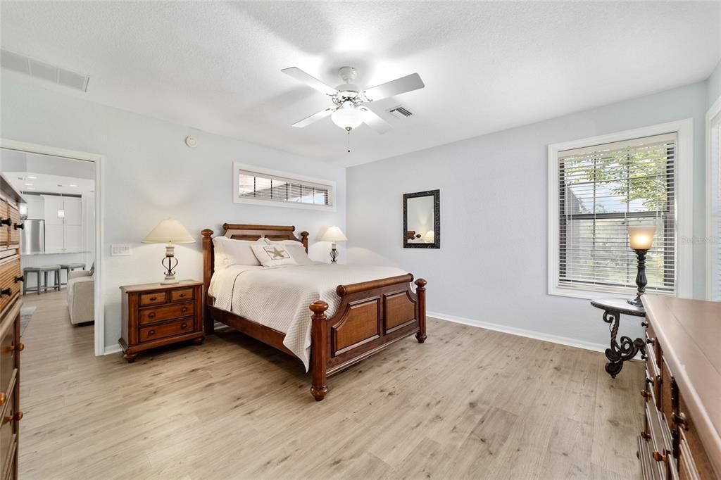 合同活跃: $392,000 (3 贝兹, 2 浴室, 1875 平方英尺)