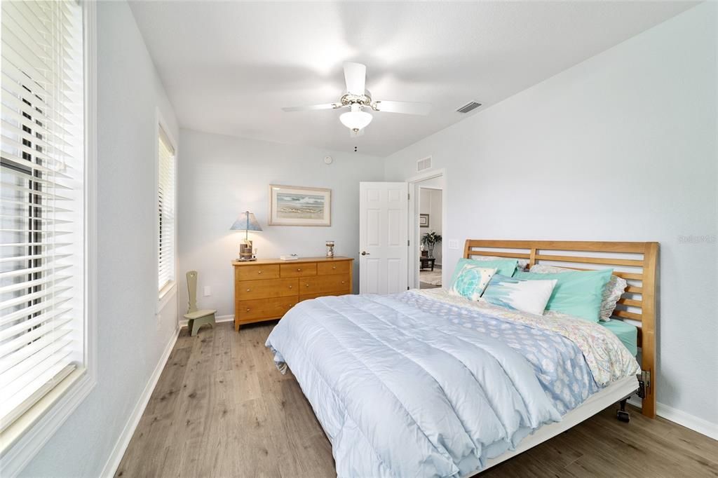 合同活跃: $392,000 (3 贝兹, 2 浴室, 1875 平方英尺)