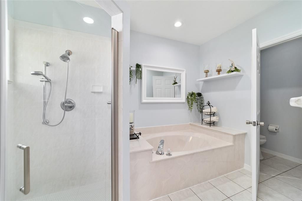 合同活跃: $392,000 (3 贝兹, 2 浴室, 1875 平方英尺)