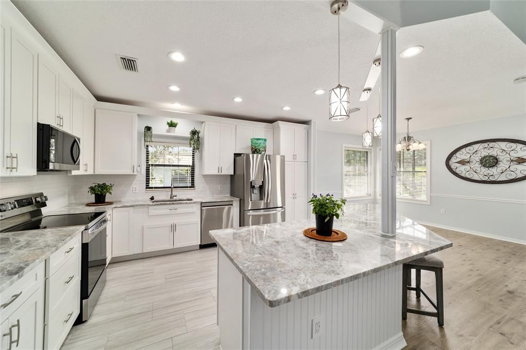 合同活跃: $392,000 (3 贝兹, 2 浴室, 1875 平方英尺)