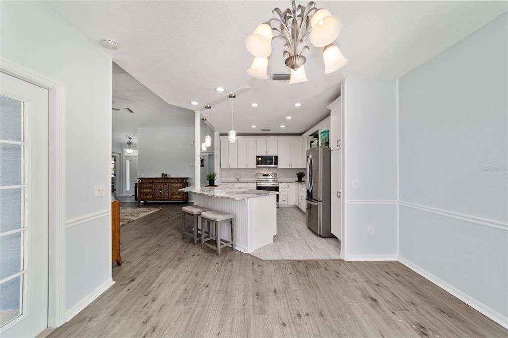 合同活跃: $392,000 (3 贝兹, 2 浴室, 1875 平方英尺)