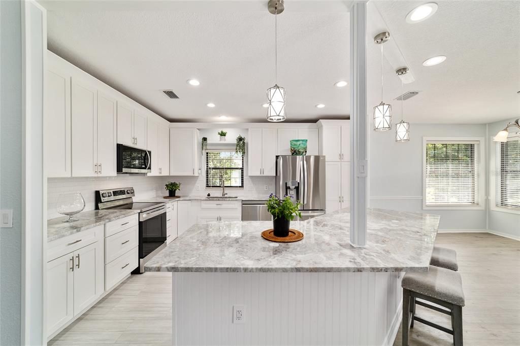 合同活跃: $392,000 (3 贝兹, 2 浴室, 1875 平方英尺)