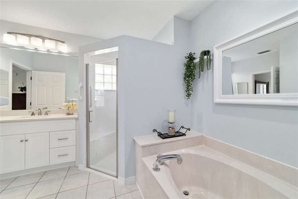 合同活跃: $392,000 (3 贝兹, 2 浴室, 1875 平方英尺)