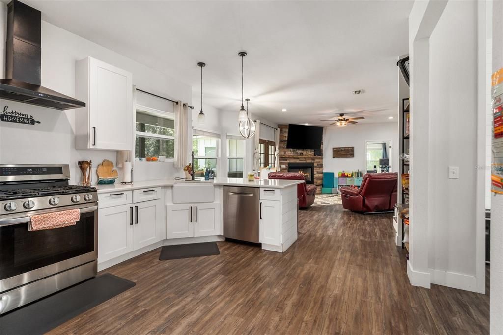 For Sale: $569,900 (4 beds, 2 baths, 2721 Square Feet)