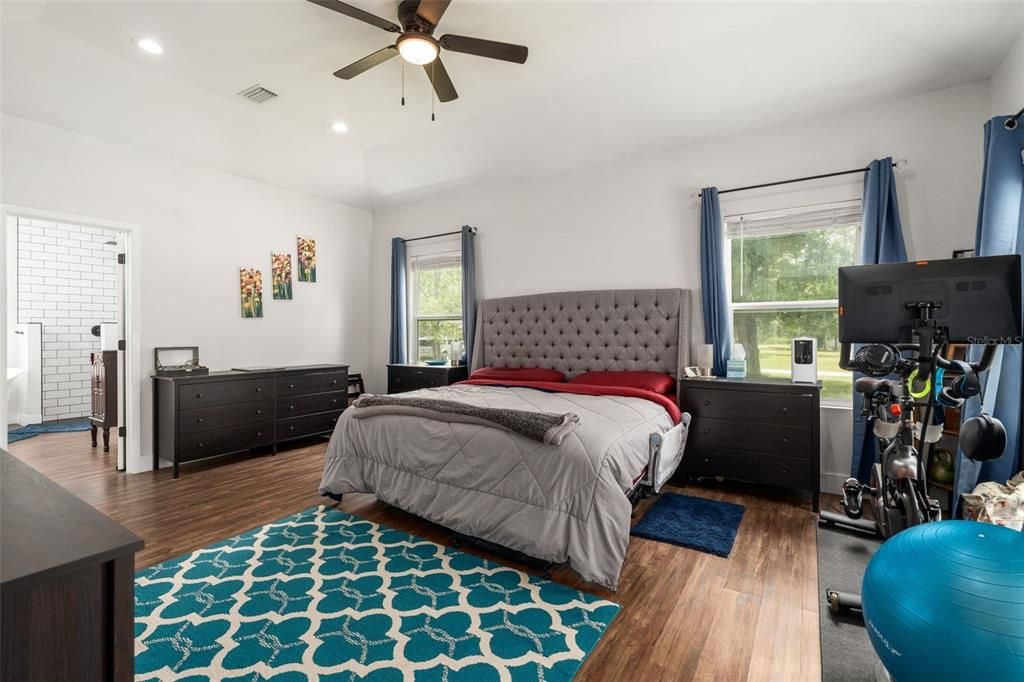 For Sale: $569,900 (4 beds, 2 baths, 2721 Square Feet)