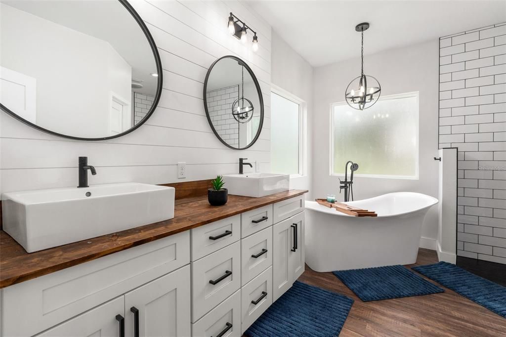 For Sale: $569,900 (4 beds, 2 baths, 2721 Square Feet)