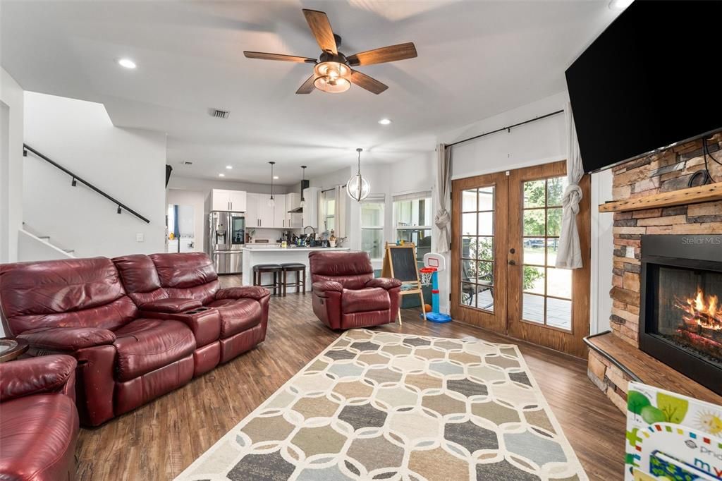 For Sale: $569,900 (4 beds, 2 baths, 2721 Square Feet)