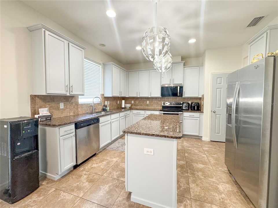 En Renta: $2,800 (5 camas, 2 baños, 2621 Pies cuadrados)