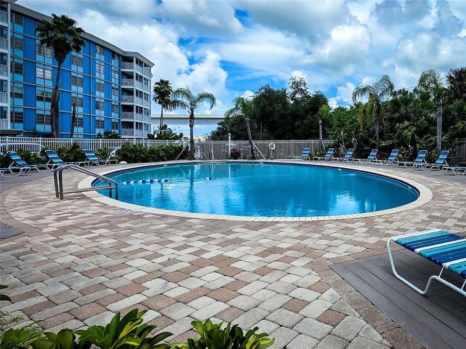 For Sale: $74,900 (1 beds, 1 baths, 708 Square Feet)