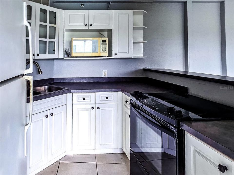 For Sale: $74,900 (1 beds, 1 baths, 708 Square Feet)