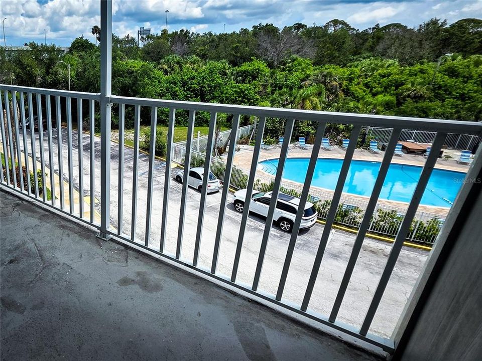 For Sale: $74,900 (1 beds, 1 baths, 708 Square Feet)