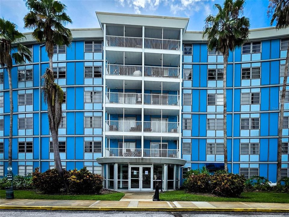 For Sale: $74,900 (1 beds, 1 baths, 708 Square Feet)