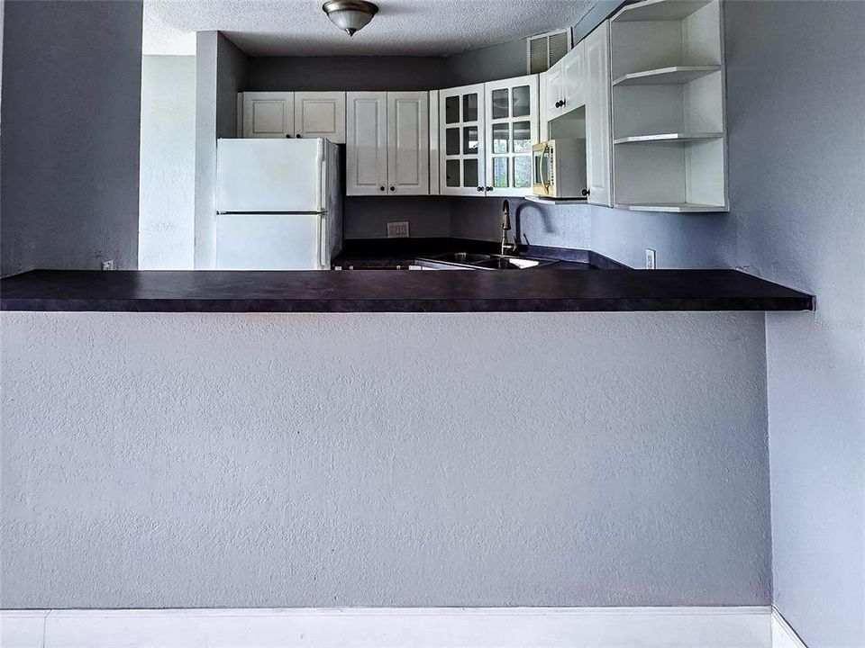 For Sale: $74,900 (1 beds, 1 baths, 708 Square Feet)