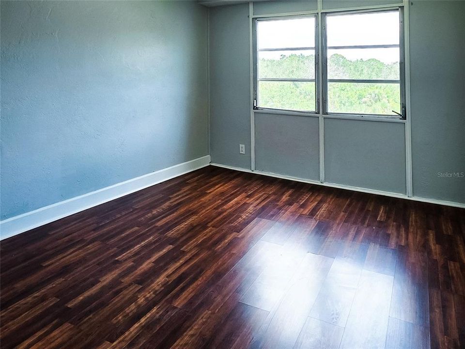 For Sale: $74,900 (1 beds, 1 baths, 708 Square Feet)