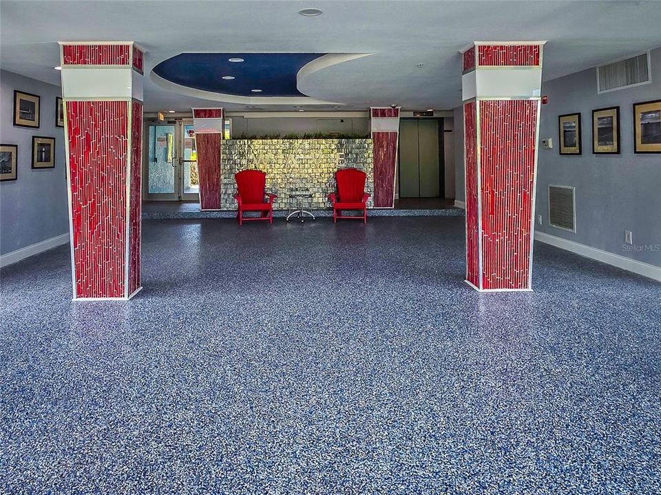 For Sale: $74,900 (1 beds, 1 baths, 708 Square Feet)