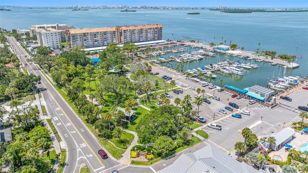 待售: $120,000 (1 贝兹, 1 浴室, 815 平方英尺)