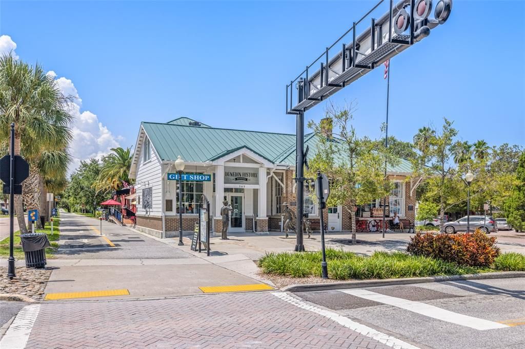 待售: $120,000 (1 贝兹, 1 浴室, 815 平方英尺)