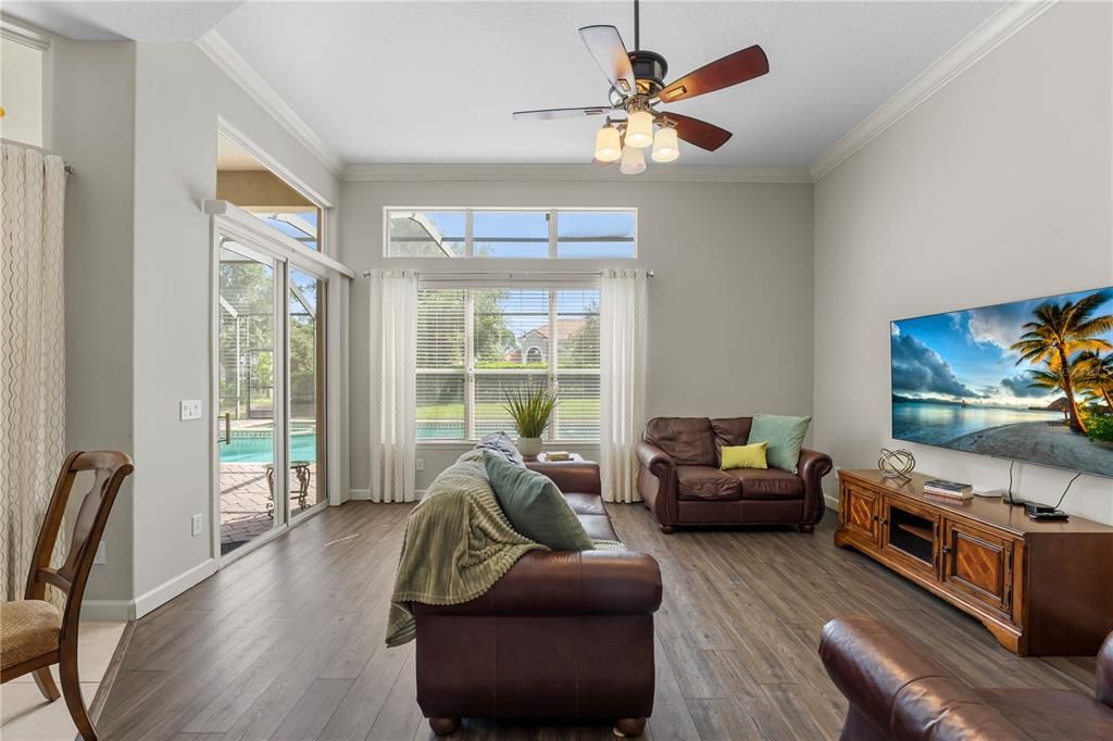 En Venta: $735,000 (6 camas, 4 baños, 3342 Pies cuadrados)