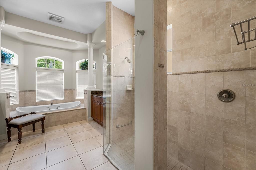 En Venta: $735,000 (6 camas, 4 baños, 3342 Pies cuadrados)