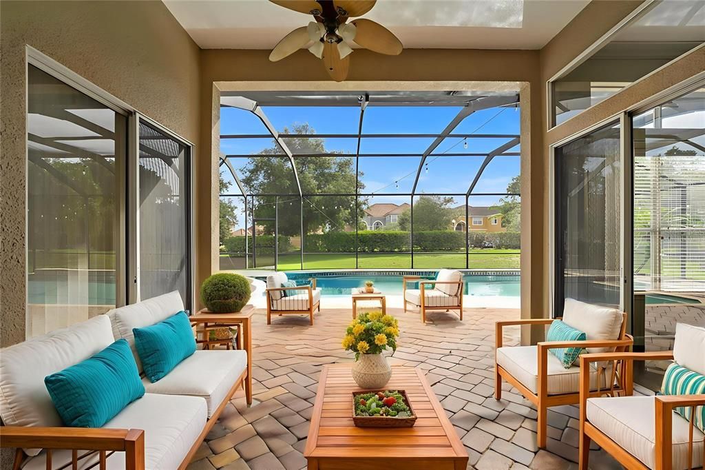 En Venta: $735,000 (6 camas, 4 baños, 3342 Pies cuadrados)